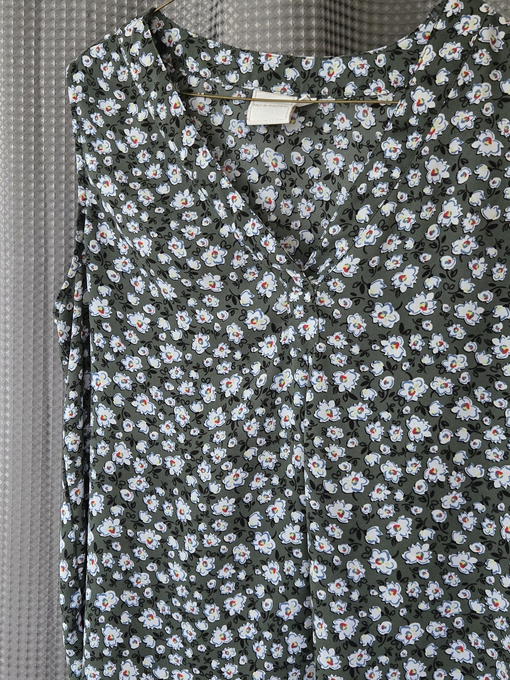 Olive Green Floral V-Neck Sleeveless Top, Size Large
